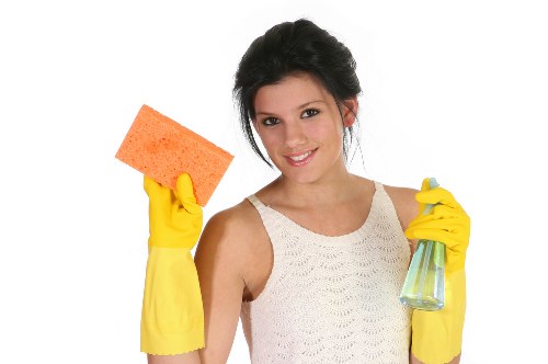 Professional curtain cleaning service in an N7 home living room