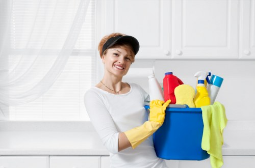 Deep cleaning for kitchens and bathrooms in N7 properties